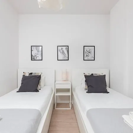 Apartment New 3 Bedroom With Rooftop Pool Rdr281 Marbella